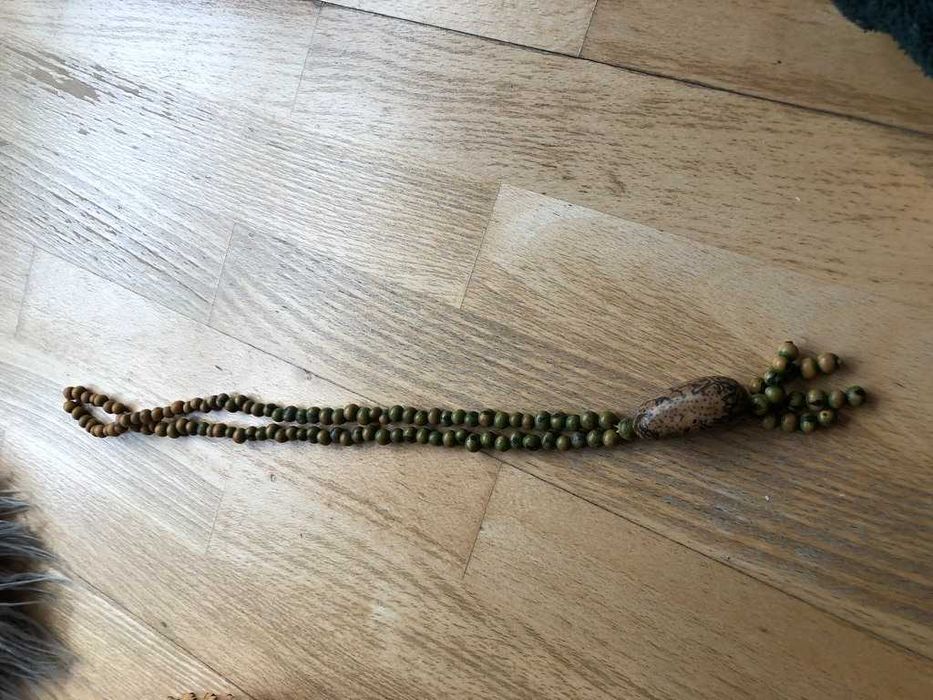 colar bolinhas verdes
