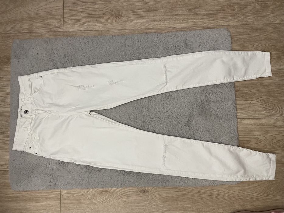 Białe spodnie damskie Bershka r.34