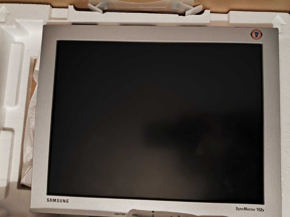 Monitory 2 szt. (razem) uszkodzone sprzedam