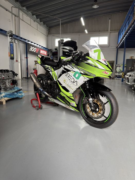 Kawasaki Ninja 400de Pista – Pronta a Correr! Full Extras