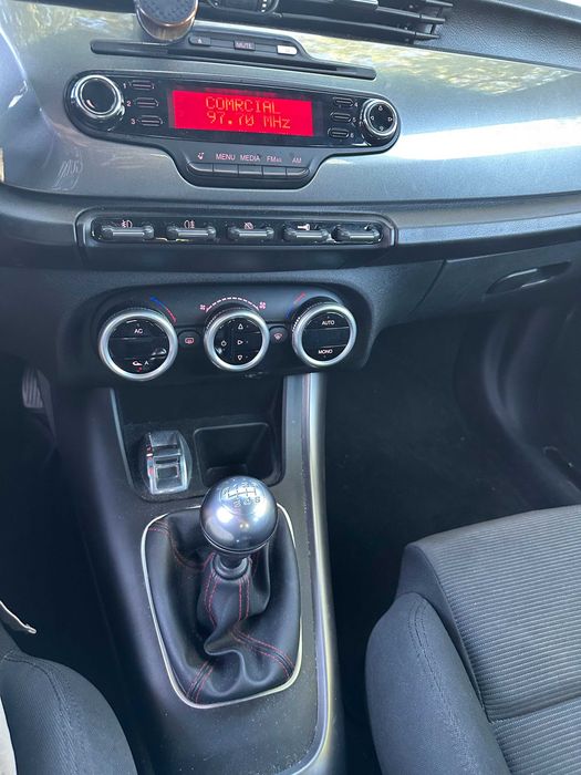 Alfa Romeo Giulietta 1.6 JTDm Veloce – Apenas 52850 km Reais (Oportunidade Única)