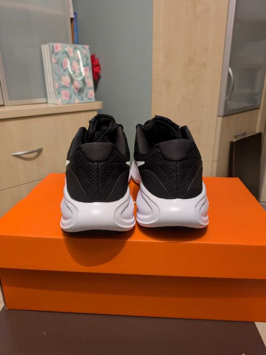 Buty damskie Nike Revolution 8 r. 40