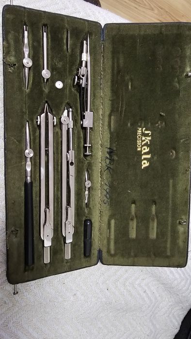 Zestaw kreślarski skala cyrkle