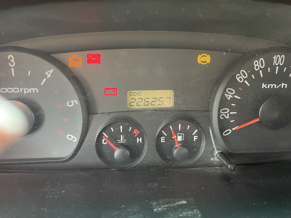 Продам грузовой микроавтобус Hyundai H-1