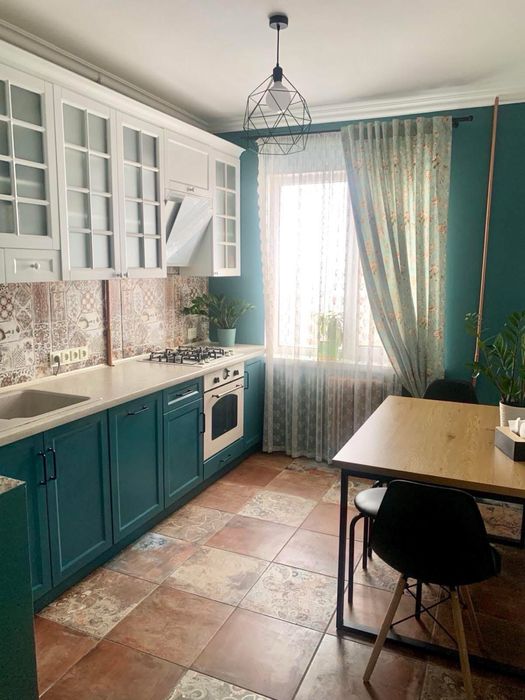 3 кімнатна з ремонтом та меблями р-н Відродження