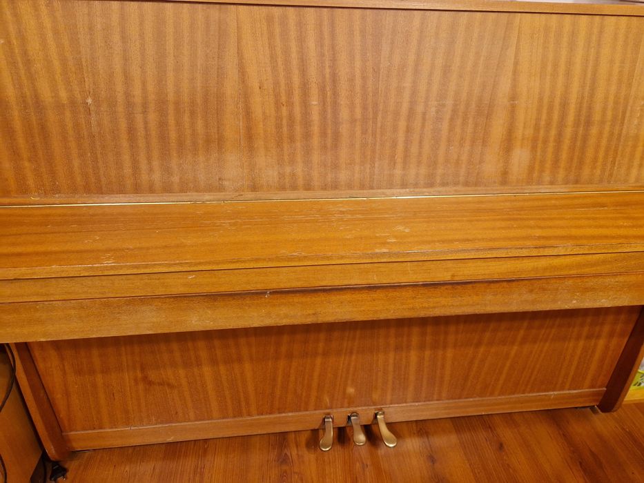 Pianino Legnica instrument
