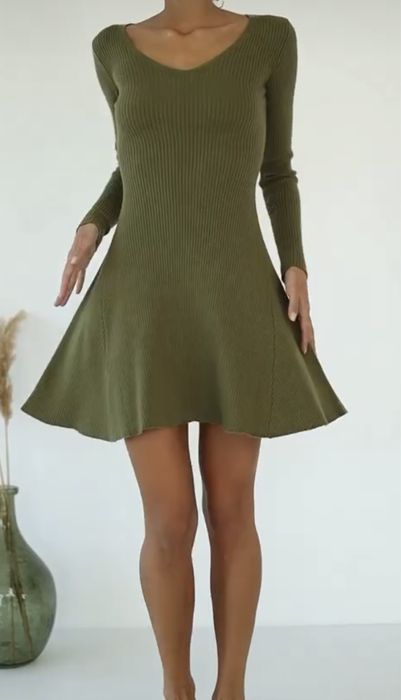 Сукня кольору хакі