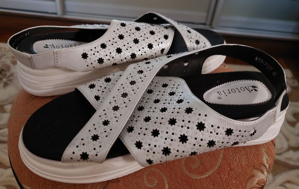 Босоніжки жіночі