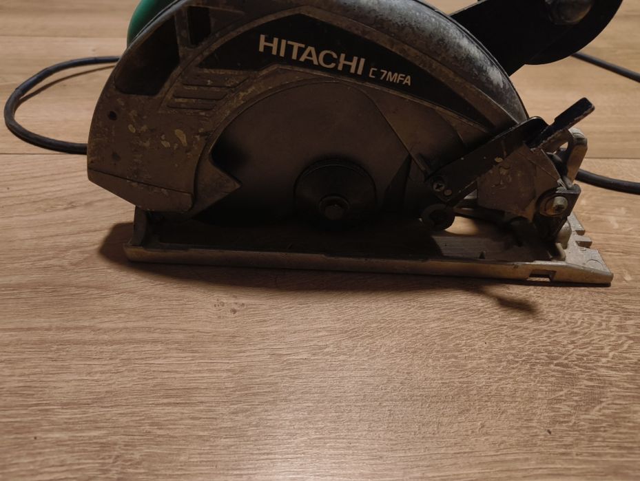 Pilarka Hitachi C7MFA