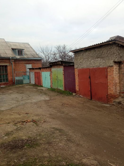 Гараж в центрі міста Первомайськ район стадіона Можливо для високих ав