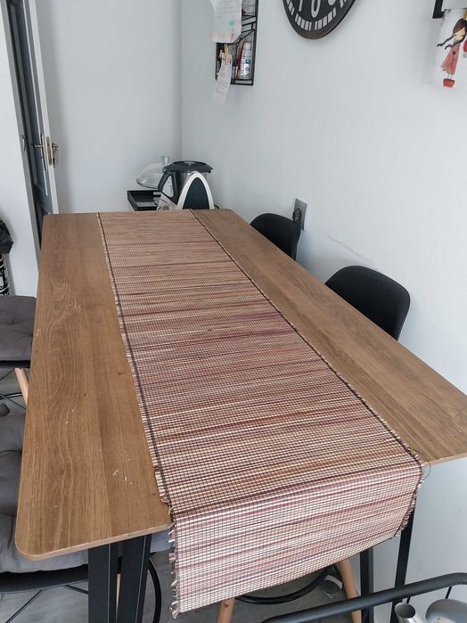 Mesa de Bar/Cozinha com 2 cadeiras altas de bar
