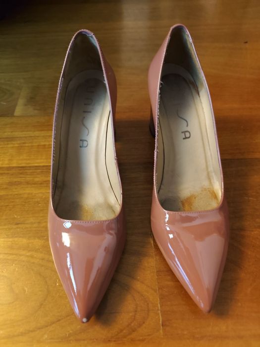 Sapatos em pele n.° 39 novos