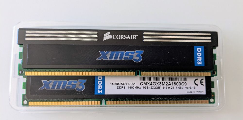 Kit Memória RAM Corsair XMS3 DDR3 4GB (2x2GB) 1600MHz