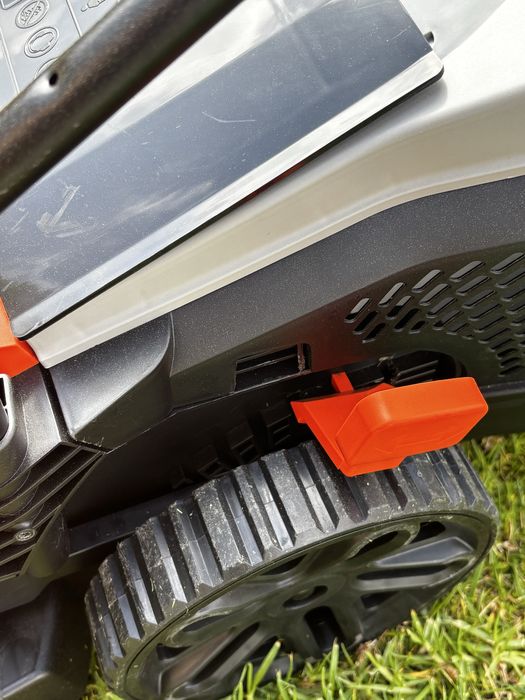 Corta Relvas Black Decker