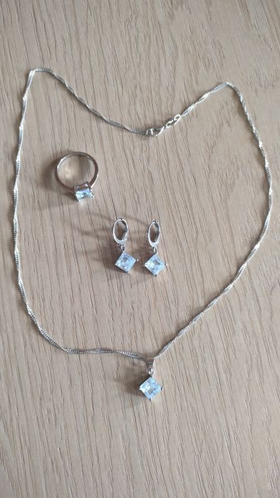 Nowy komplet srebrnej biżuterii (pr.925)