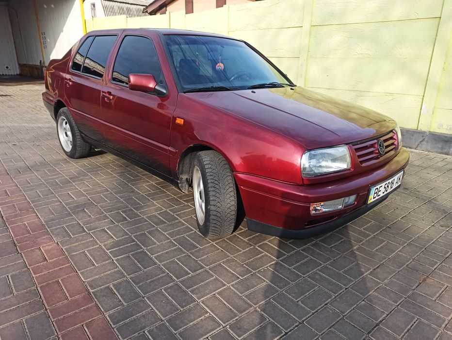 VOLKSWAGEN-VENTO CL 1.8 газ 1992г/в бордовый пурламутр 379000гр.