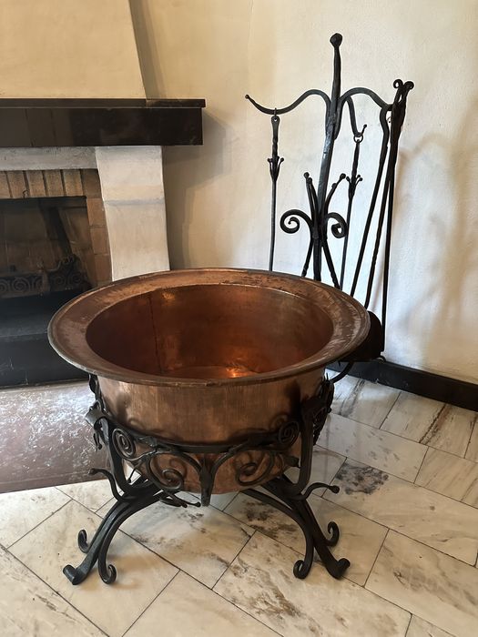 Zestaw do kominka z pojemnikiem na drewno