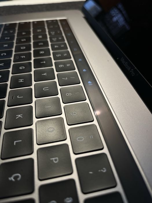 Macbook Pro 15'' touchbar 2017 2.8GHz 16GB