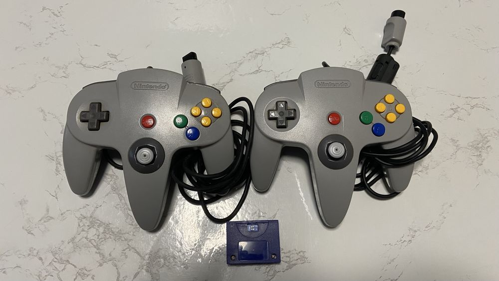 Consola Nintendo 64 + 2 comandos + jogos + acessórios