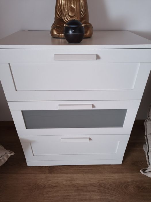 Cama , mesa de cabeceiras e comoda