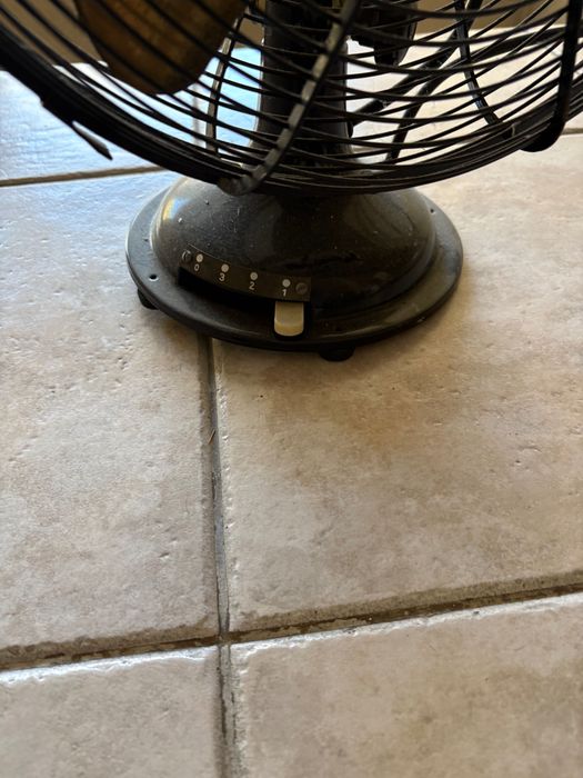 Ventoinha de chão em metal