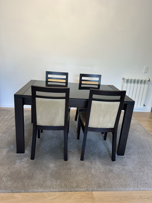 Mesa de Jantar Extensivel com 4 cadeiras