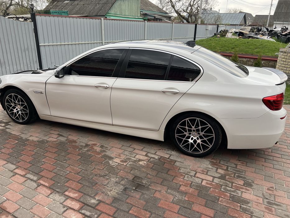 Двери,кузовные запчасти bmw f10 цвет 300