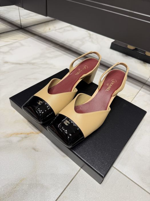 Czółenka Chanel beige leather