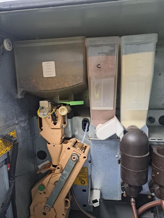 Máquina vending Necta Brio 3