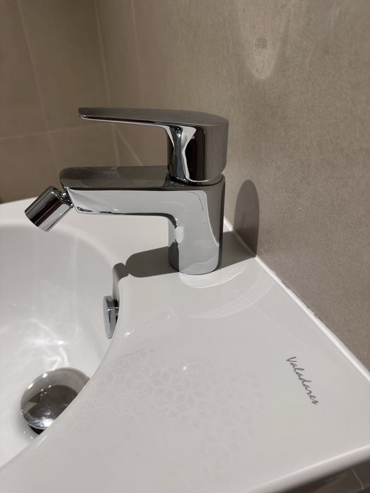 Bidé suspenso Valadares com torneira GROHE — nunca usado