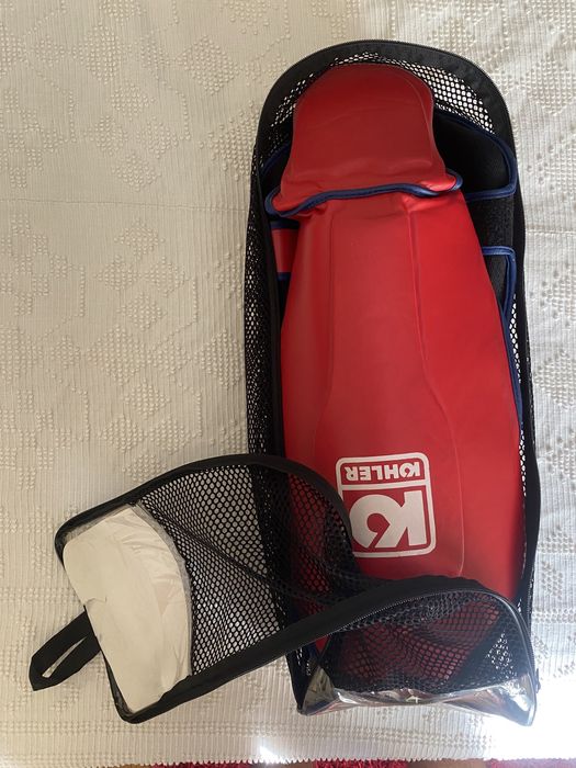 Luvas de boxe e proteções de perna