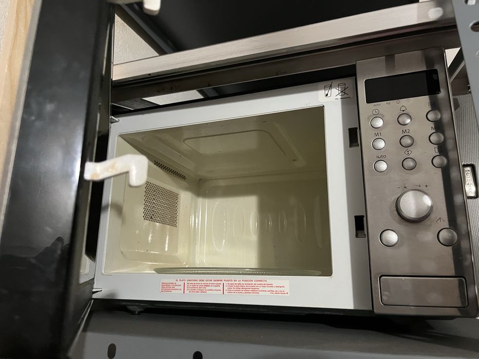 Microondas Bosch HMT745B para peças