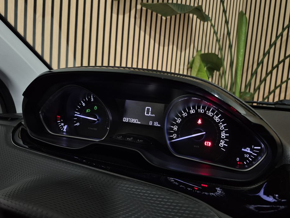 Peugeot 2008 - 37.000KM | GARANTIA | NOVO