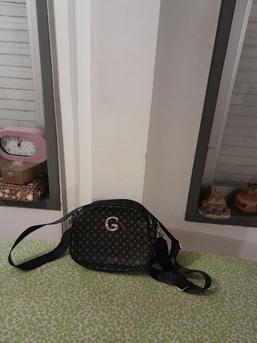 Vendo Mala de Senhora muito bonita como nova