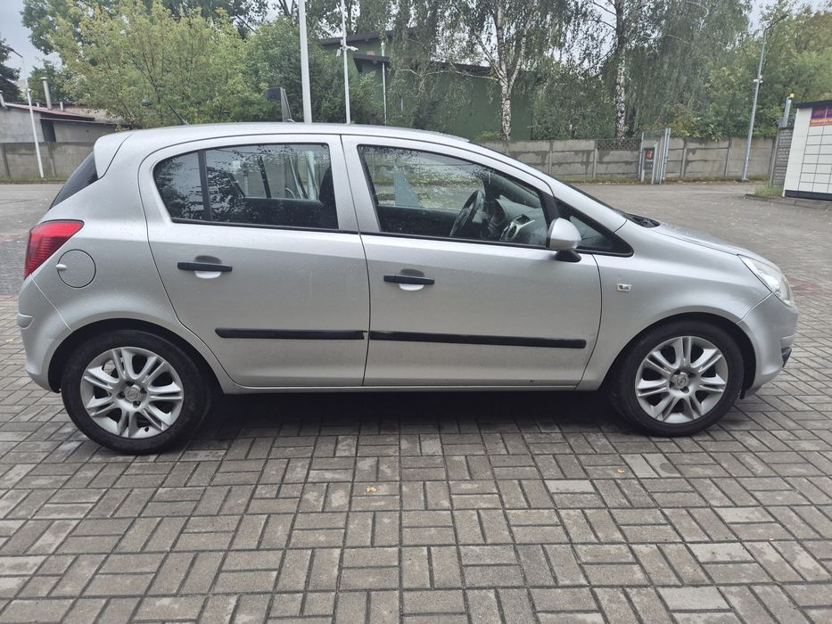 Opel corsa D 2010 rok 5drzwi