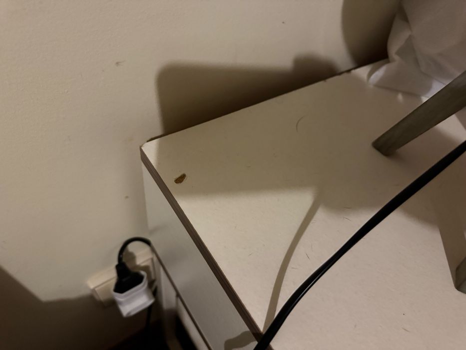 Cama de casal + 1x mesa de cabeceira Conforama + Colchão Novilla