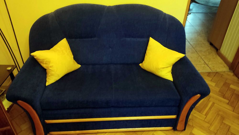 Dwuosobowa rozkładana sofa
