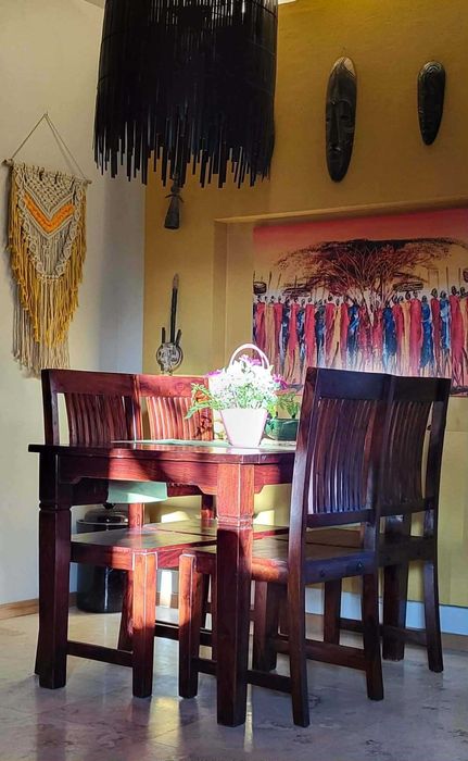 Stół  kolonialny z krzesłami