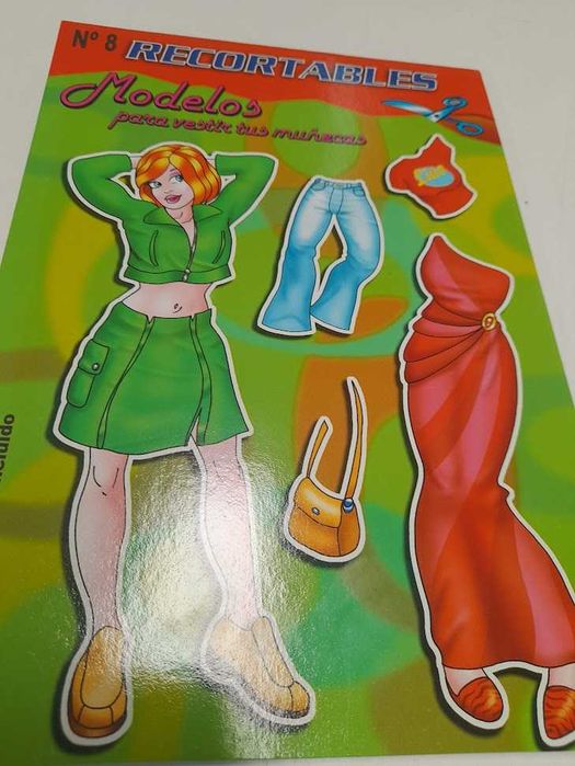 Colecção 8 livros recortáveis, roupa mulher
