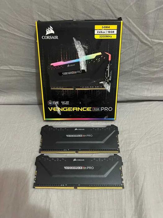 RAM DDR4 Corsair Vengeance Pro RGB 16GB