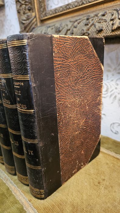 4 Livros de Luiz de Camões 
Romance Histór