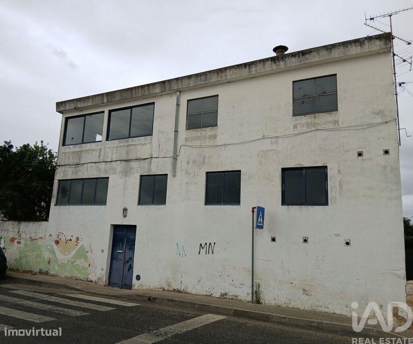 Hangar em Almeirim de 142,00 m2