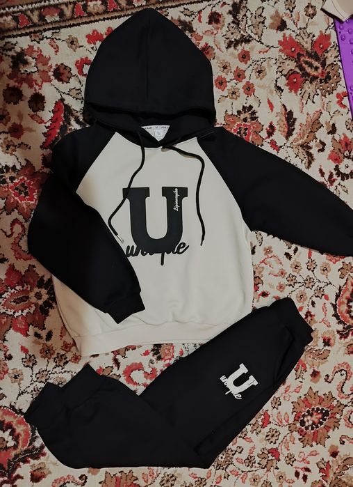 Спортивний костюм для дівчинки