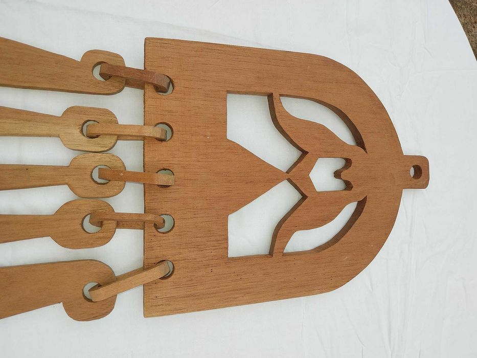 Escultura artesanal numa só peça de Madeira – Suriname