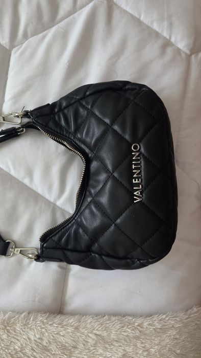 Mala Valentino preta