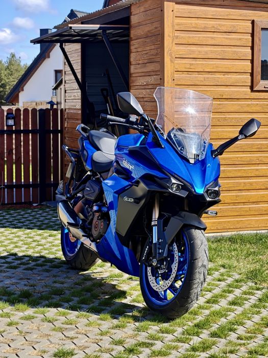 Suzuki GSXS 1000GT Salon Pl