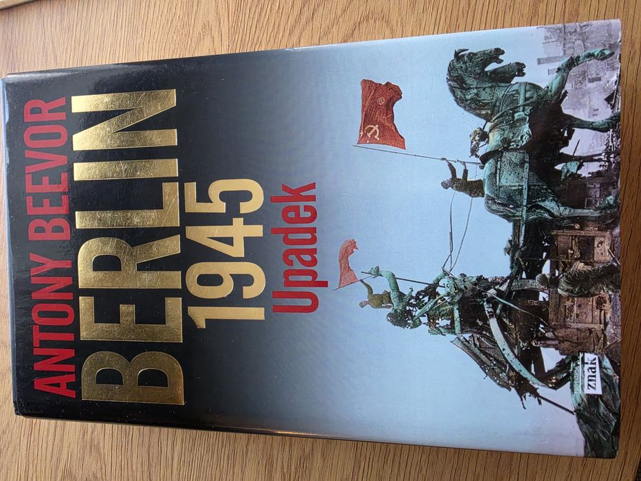 Książka "Berlin 1945 Upadek" - A.Beevor 579 stron