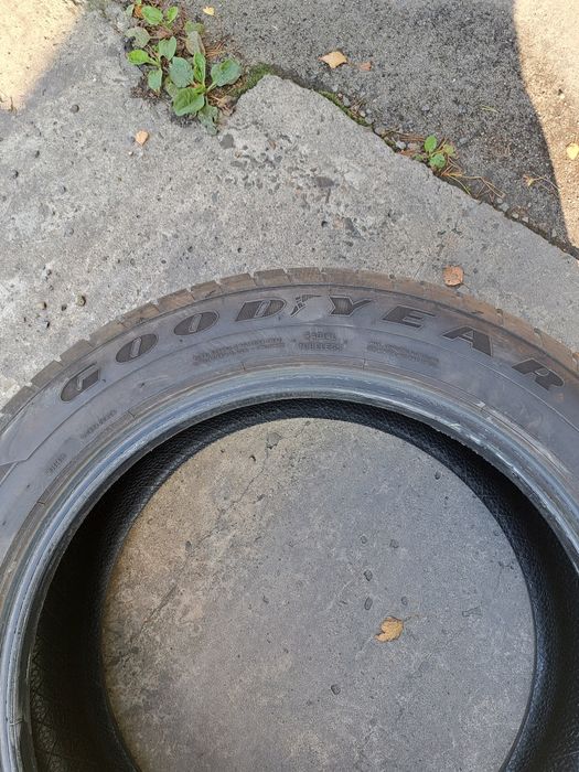 Opona 225/55/18 good year