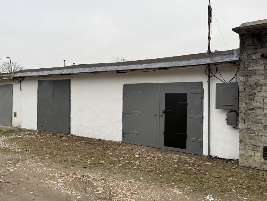 Продам  два гаражі зʼєднані по вул.Павлика р-н загробища біля гімназії