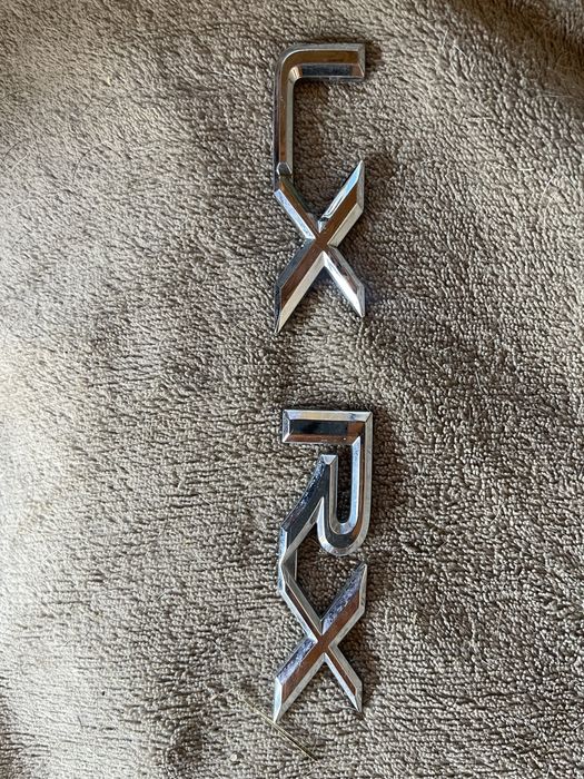 Продам оригинальные значки Лексус